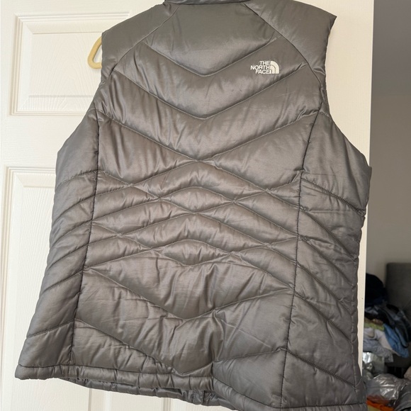 The North Face Women's Silver Puffer Vest - Picture 2 of 3